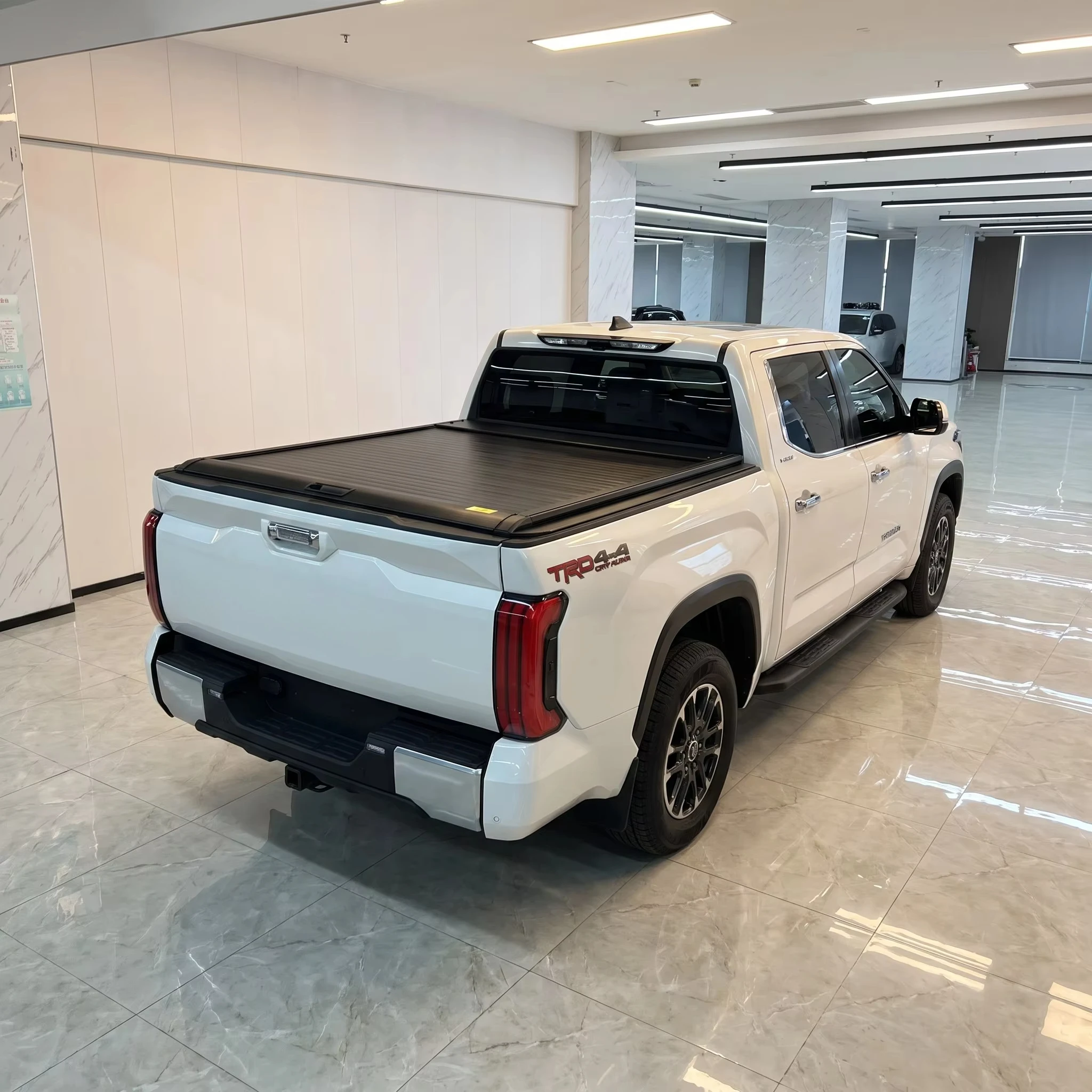 Manual Roll up Hard Tonneau Cover for Tundra 2007-2025 5.5FT Bed Aluminum Retractable Roller Shutter Waterproof Locking