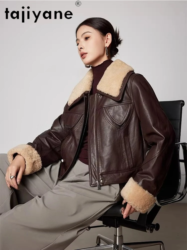 เสื้อโค้ทขนห่านสีขาว TAJIYANE สำหรับผู้หญิง ดีไซน์ทันสมัย คอปกขนสัตว์ แจ็คเก็ตหนังแท้  สำหรับฤดูหนาว ปี 2025