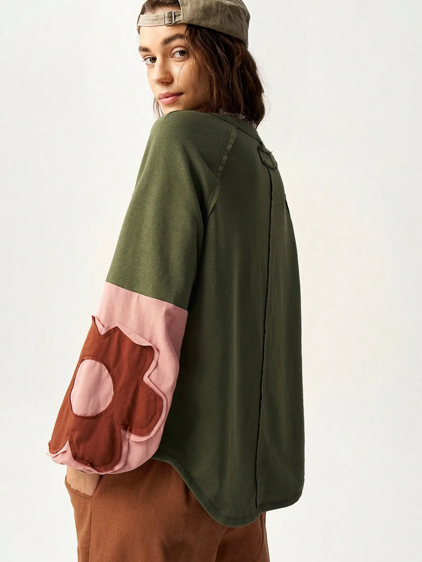 

Женская ретро-толстовка свободного кроя с круглым вырезом, цветными блоками и рукавами с цветочными аппликациями, повседневная, осень/зима