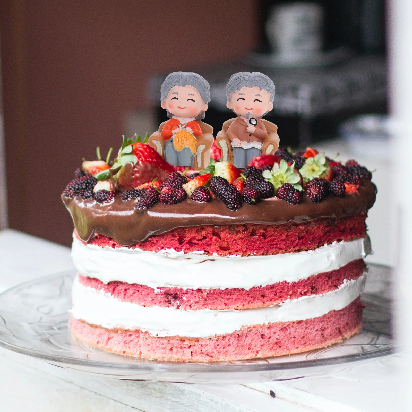 

2Pcs Elderly Couple Resin Statues Charming Wedding Anniversary Cake Decoration Ornament Loving Grandparents Miniature Decor