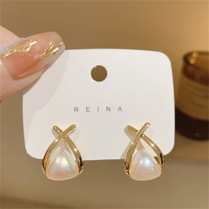 New Korean Pearl Triangle Stud Earrings Gold Color Metal Cross Tiny Earrings for Women Sweet Elegant Female Ear Jewelry brincos