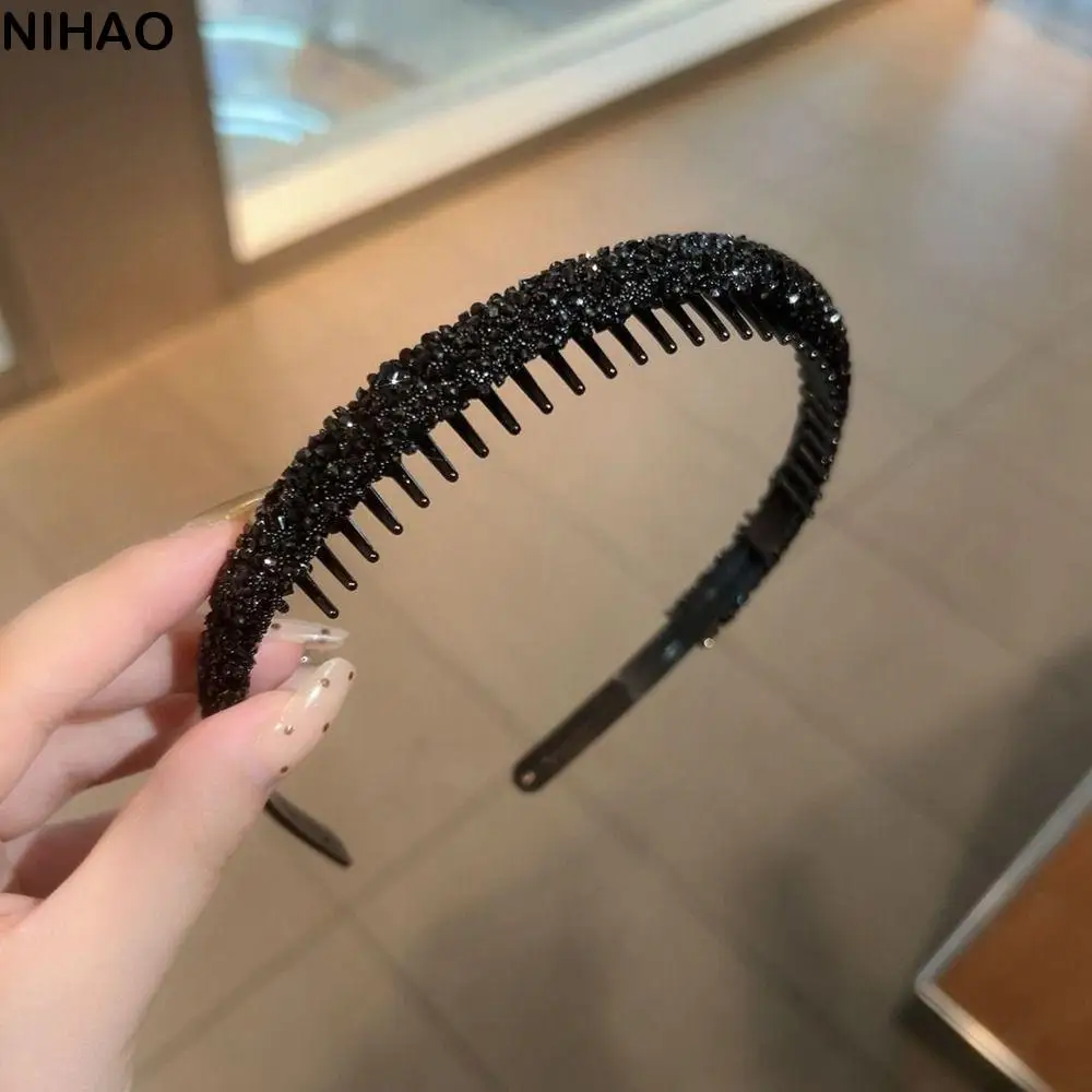 

Cute Plastic Rhinestone Headband Make Up Face Wash Hairband with Toothed Korean Style Diamond Hair Hoop Non-slip