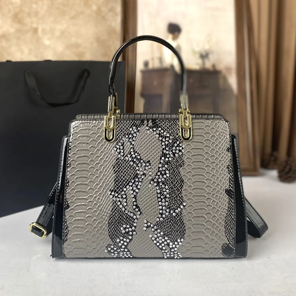 

2025 new high-end handbag trend retro fashion temperament versatile women's crossbody shoulder bag