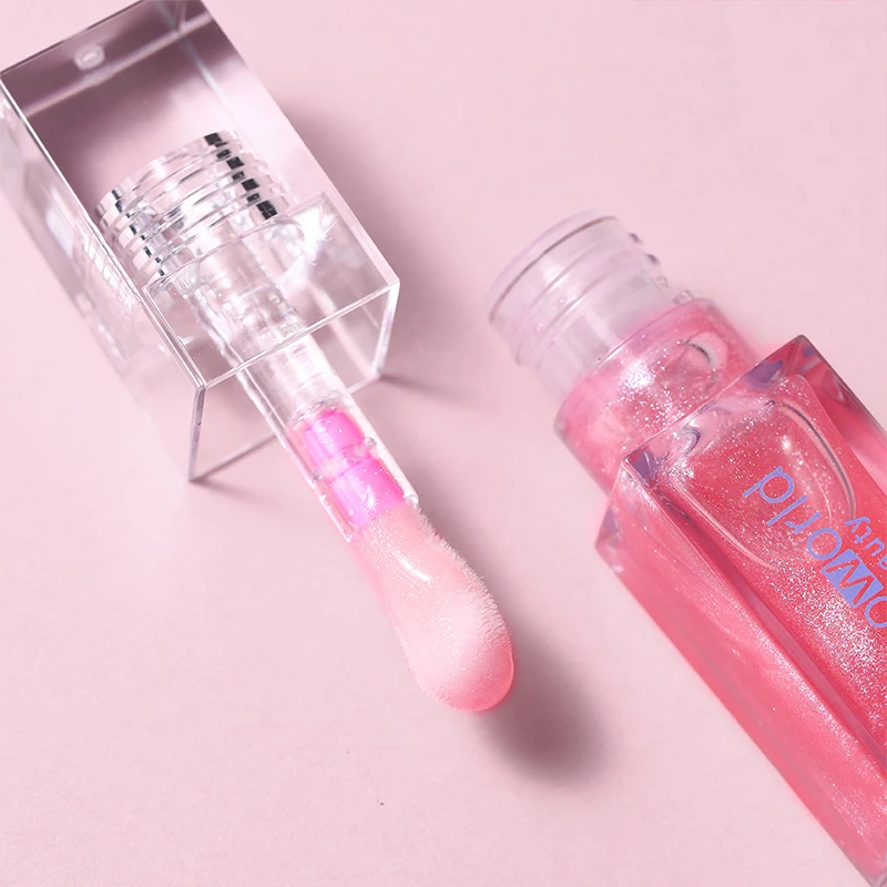 Peach-colored hydrating lip gloss, shiny oily lip gloss, and natural lip brightening product, used for beautifying the lips.