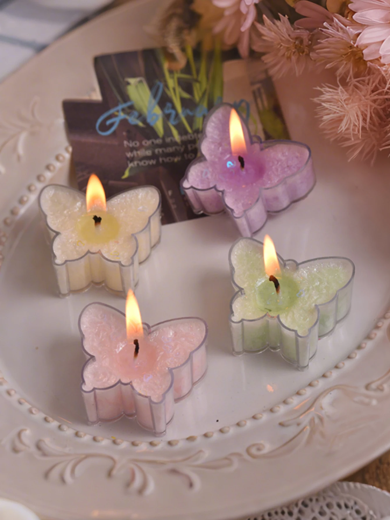 A purple butterfly-shaped tea candle, suitable for weddings, parties, birthdays, Mother's Day, home decoration, and Christmas.