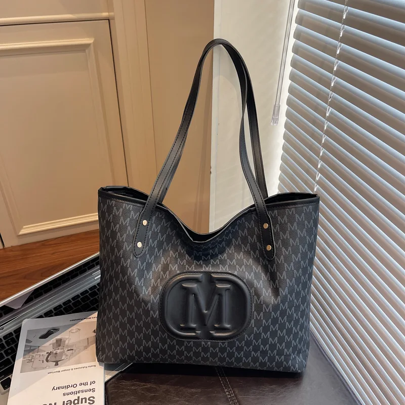 

2025 Autumn Winter Niche Tote Bag, Spacious Shoulder Purse for Women, Minimalist Top Handle Crossbody Versatile Day-to-Night Bag