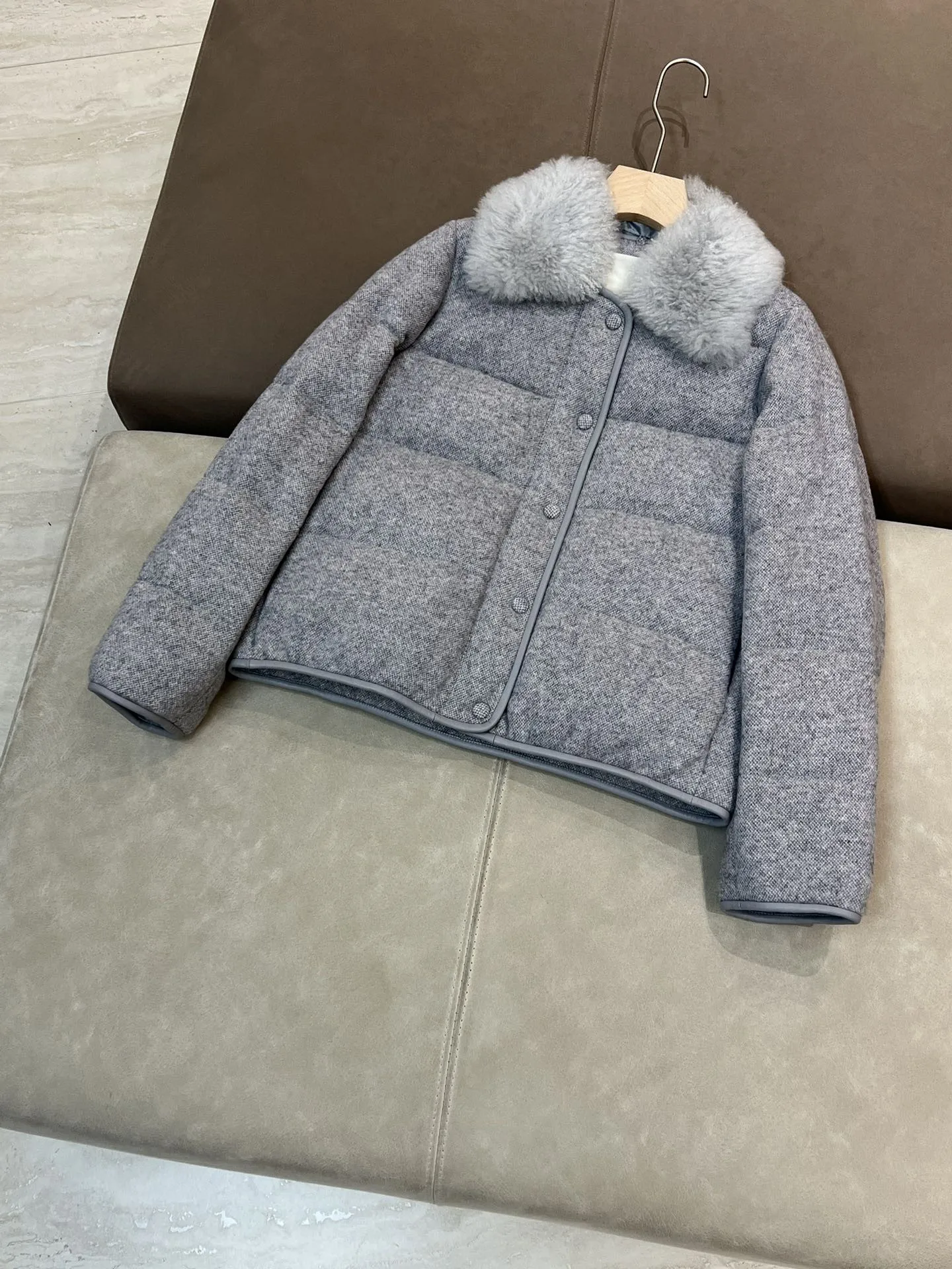 Casual luxurious solid color cashmere jacket with fur collar