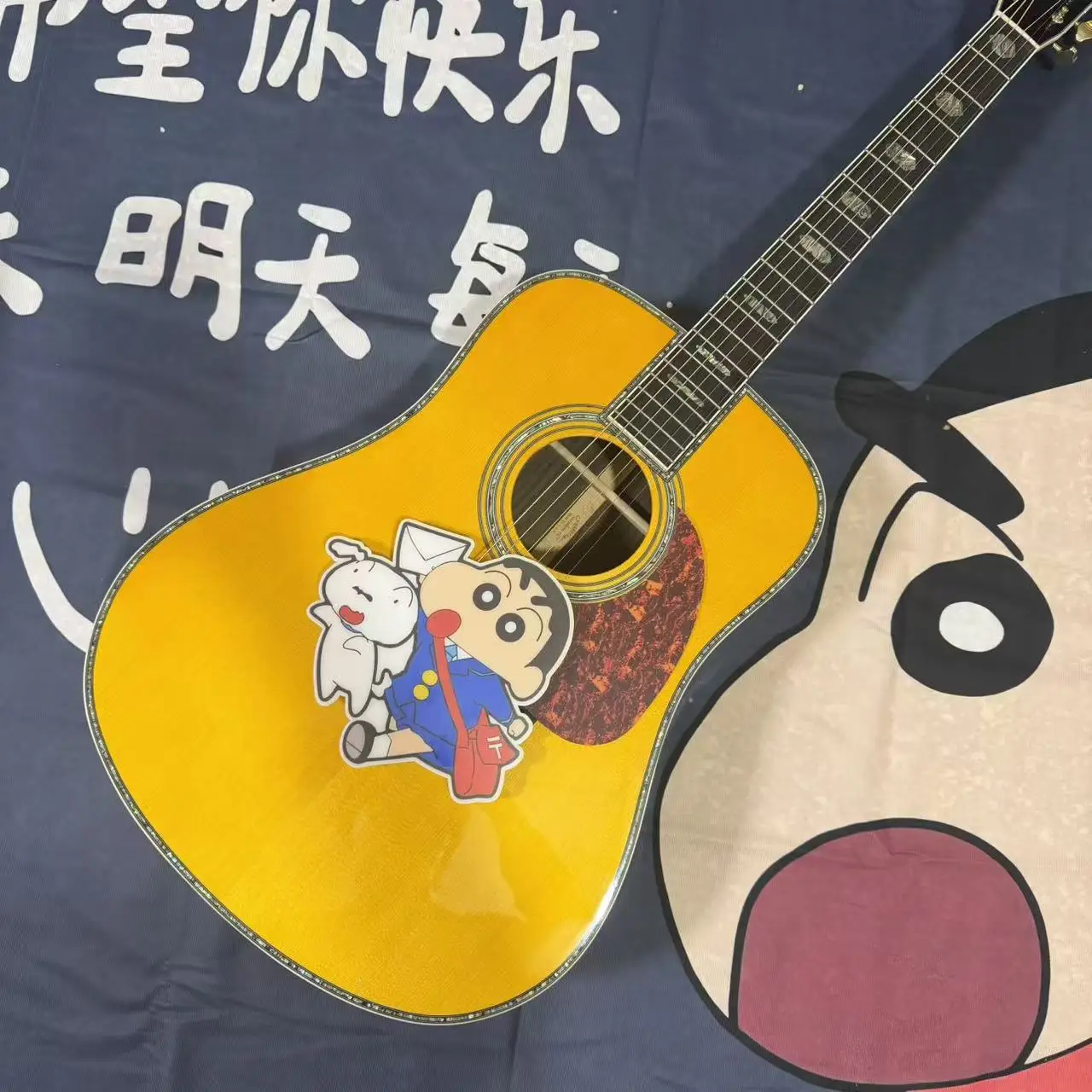 

Полная древесина, цельная, полностью цельная, 41-дюймовая серия D45, полностью морское ушко, инкрустированная поверхностью, желтая акустическая акустическая гитара