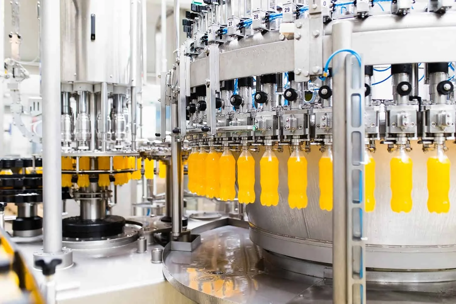 FOODLINE Beverage Factory Juice Processing Line Precise Constant Temp Sterilization Uniform Fruit Pulping Gear