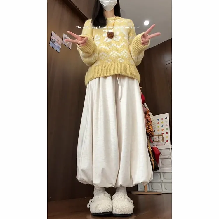 Celana Rok Wanita Korea Warna Putih Susu Lembut untuk Musim Gugur dan Musim Dingin dengan Motif Bunga Gantung
