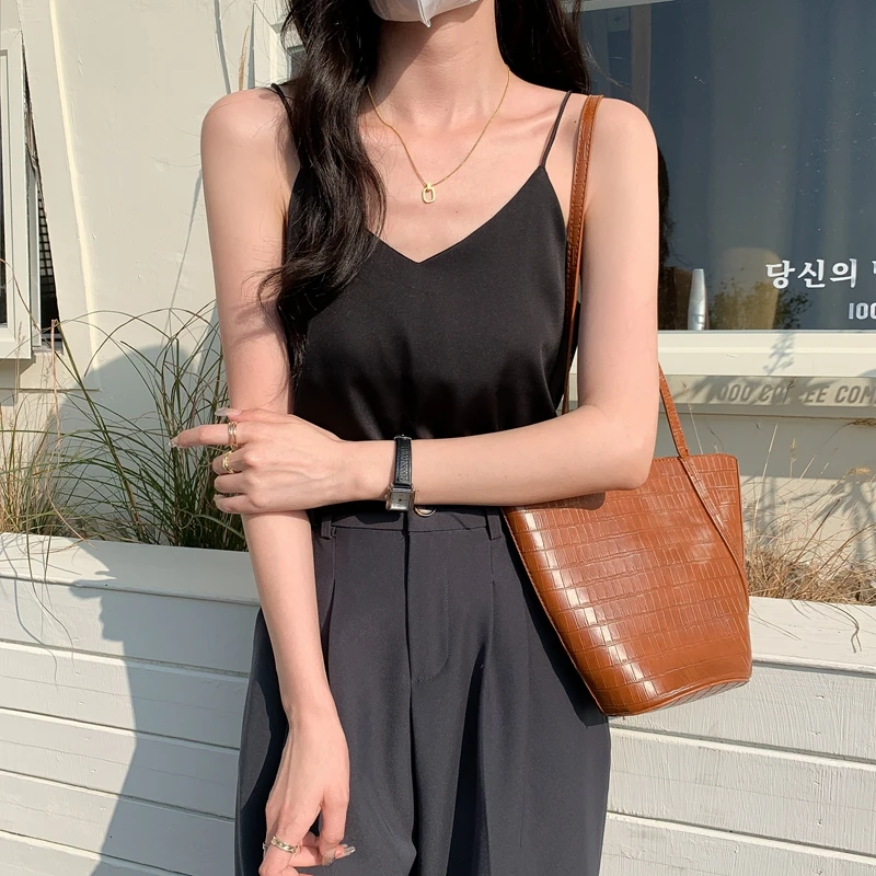 Elegant Style V-Neck Women's Y2K Top 2026 Summer Sexy Sleeveless Silk Tank Top Spaghetti Strap Loose Fit Slimming Base Camisole