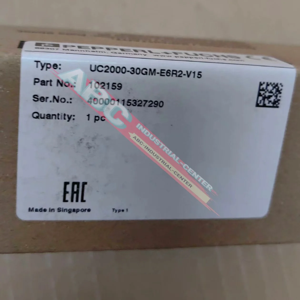 New in box UB800-18GM40-U-V1 UC2000-30GM-E6R2-V15 Inductiver Sensor
