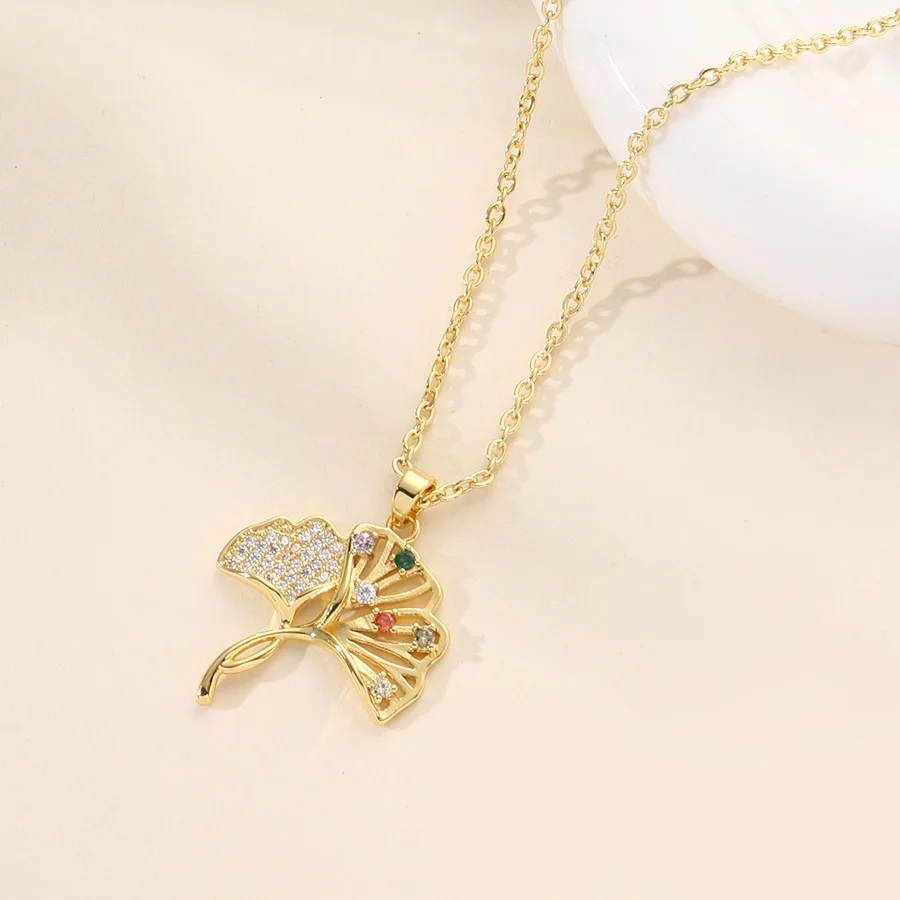 

Fashion gold ginkgo leaf pendant, women's collarbone necklace, stainless steel crystal necklace, daily jewelry gift