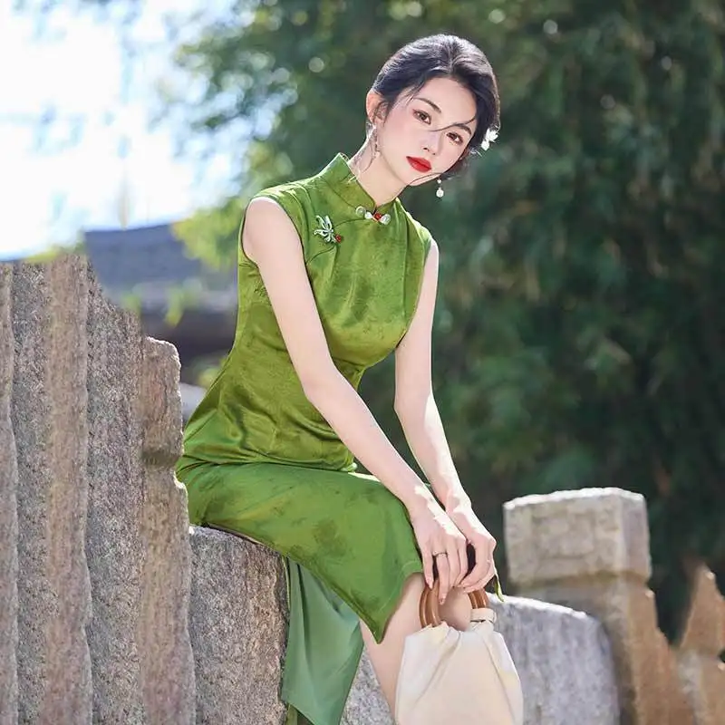 Зеленый Cheongsam 2025, новый стиль, новый китайский стиль, ретро, молодежное улучшенное платье без рукавов, женское летнее платье Qipao