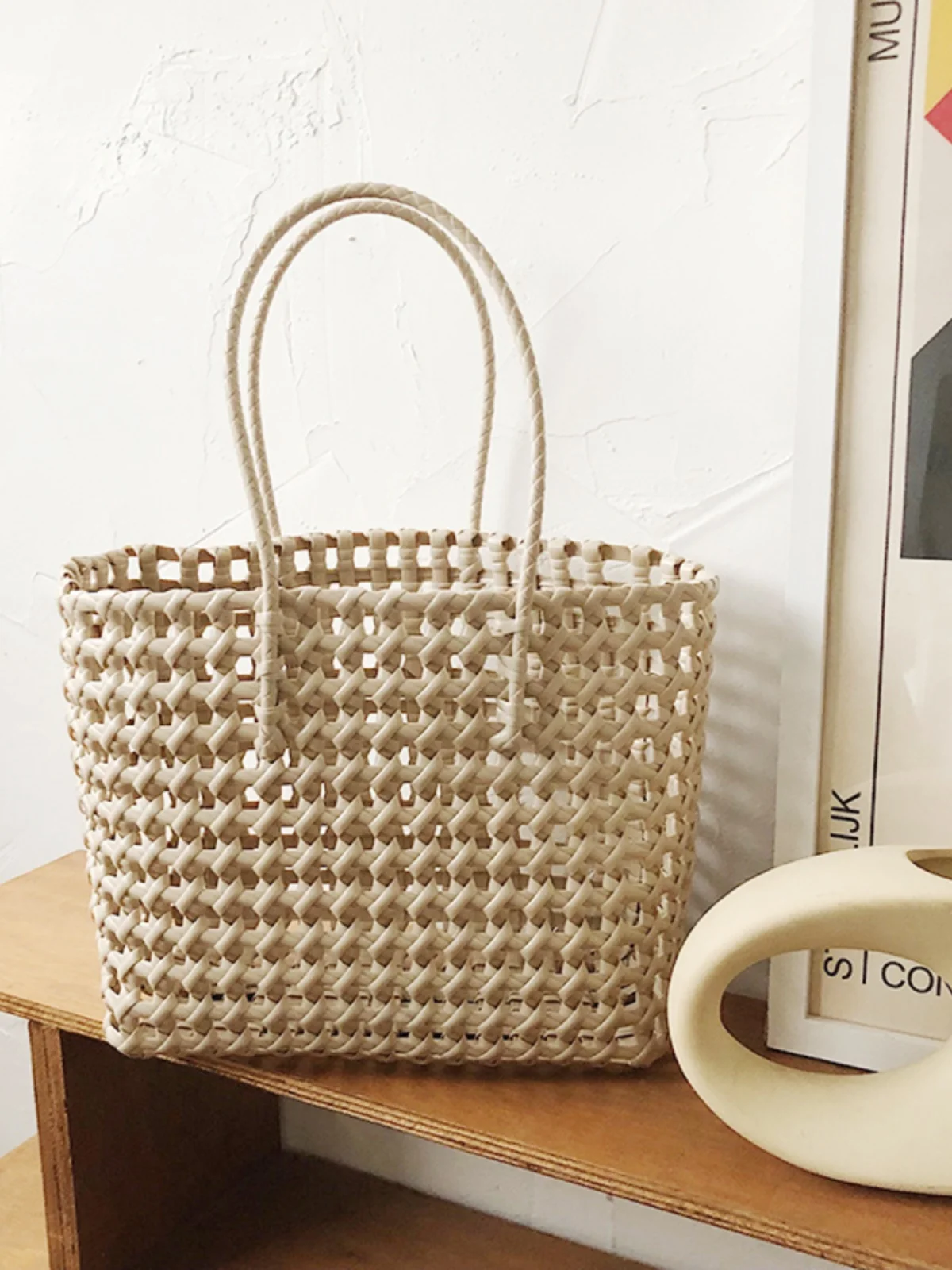 New 2024 Handmade Woven Basket Bag Beach Bath Storage Basket Handheld Crafted Rattan Design Artistic Sle Medium Size Acrylic