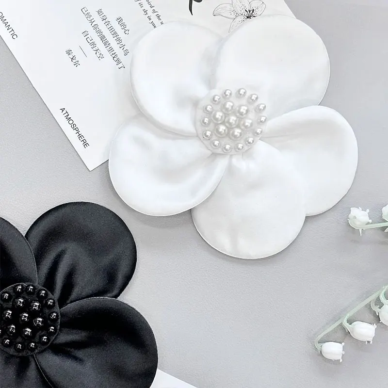 20 Stück einfarbige 3D-Satin-Blumenapplikationen zum Basteln, mit Perlen verziert, für DIY-Stoffaufkleber, Broschen, Schuhe, Hüte, Pullover-Dekoration, Aufnäher – Detail 3