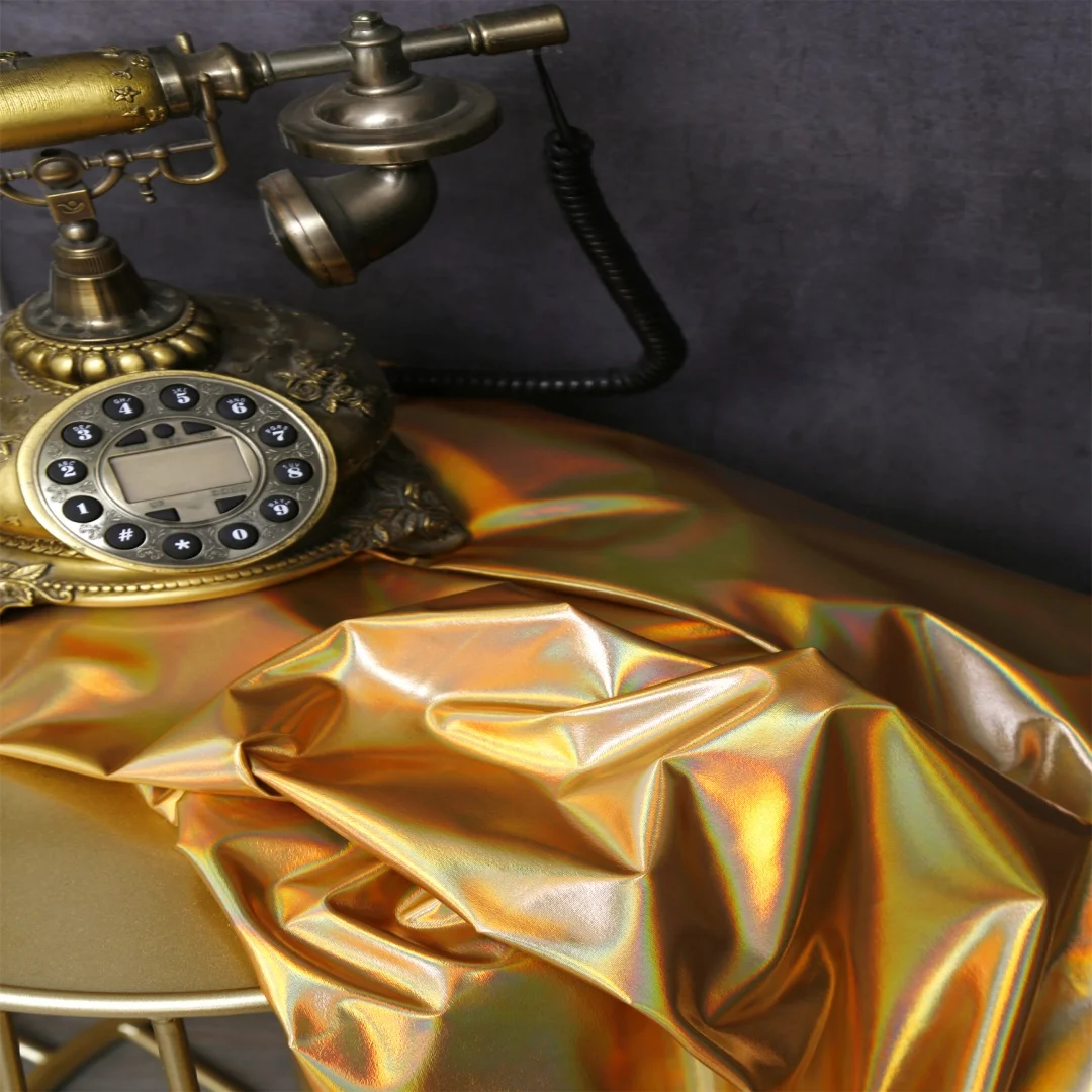 طول 0.5 متر عرض 145 قماش ميراج PU ، نسيج إبداعي مقاوم للماء بالليزر الذهبي ، قماش عصري لصنع العبوة