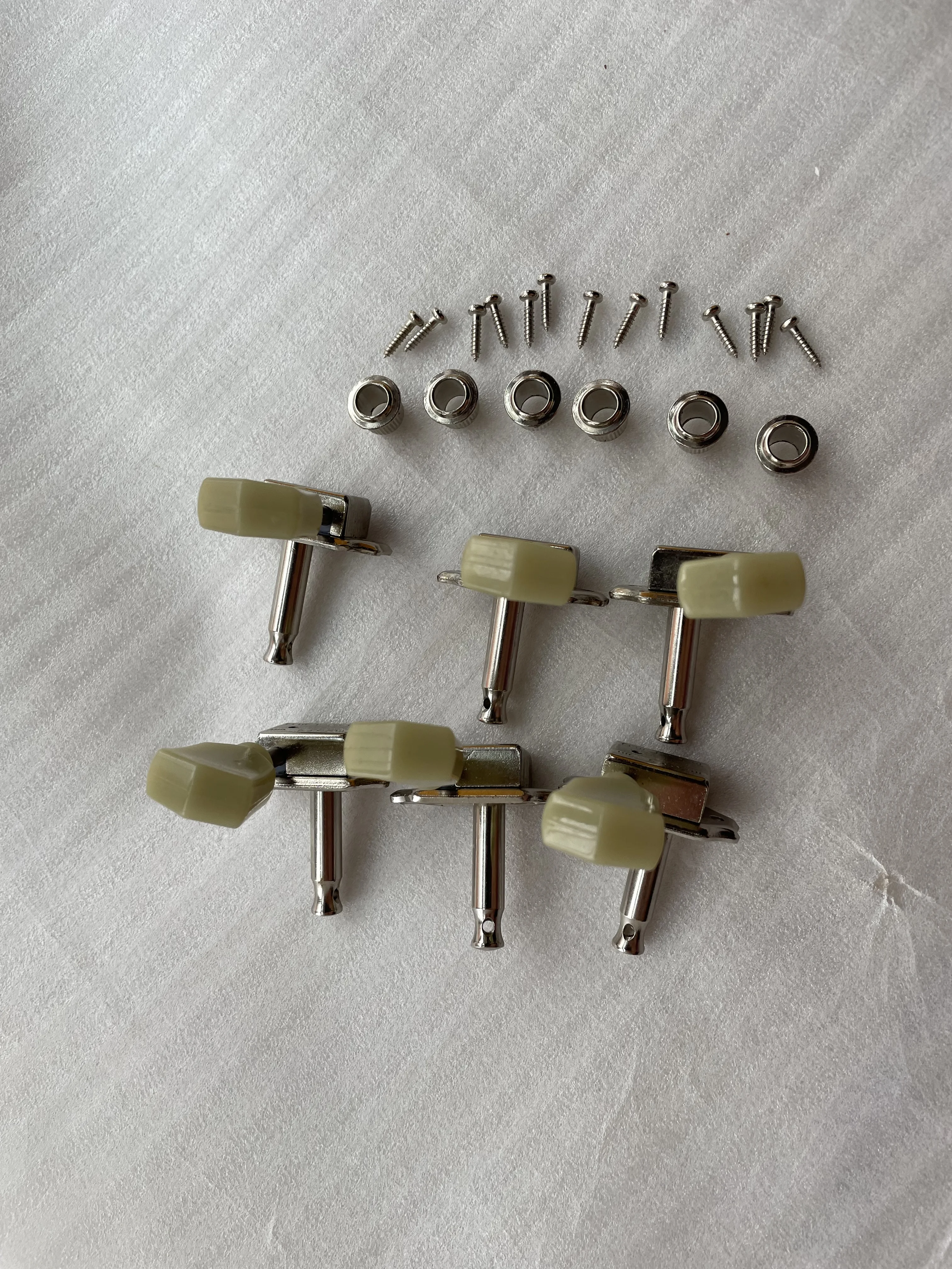 Original Guitar String Tuning Pegs, All Closed Guitar String Button Tuner, Plastic Green Machine Heads, 3L3R Stock (Not New)