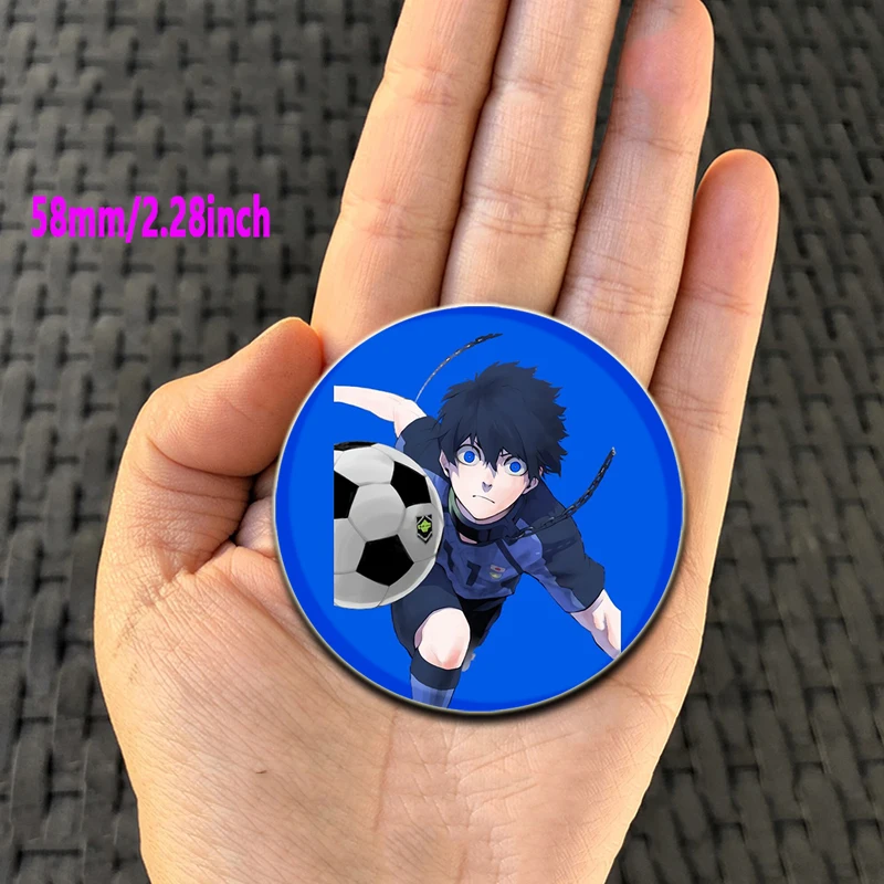 Pin bulat tombol kunci biru Anime karakter kartun Isagi Yoichi Bachira Meguru lencana Cosplay Aksesori hadiah perhiasan