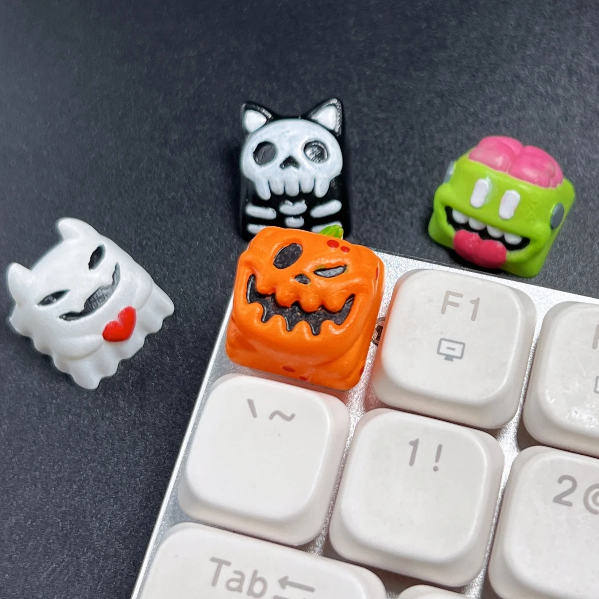 3D Pumpkin Ghost Keycaps Hand-made Resin Keycap Mechanical Keyboard Keycaps Cute Customized Gaming Accessories Decoration Gifts