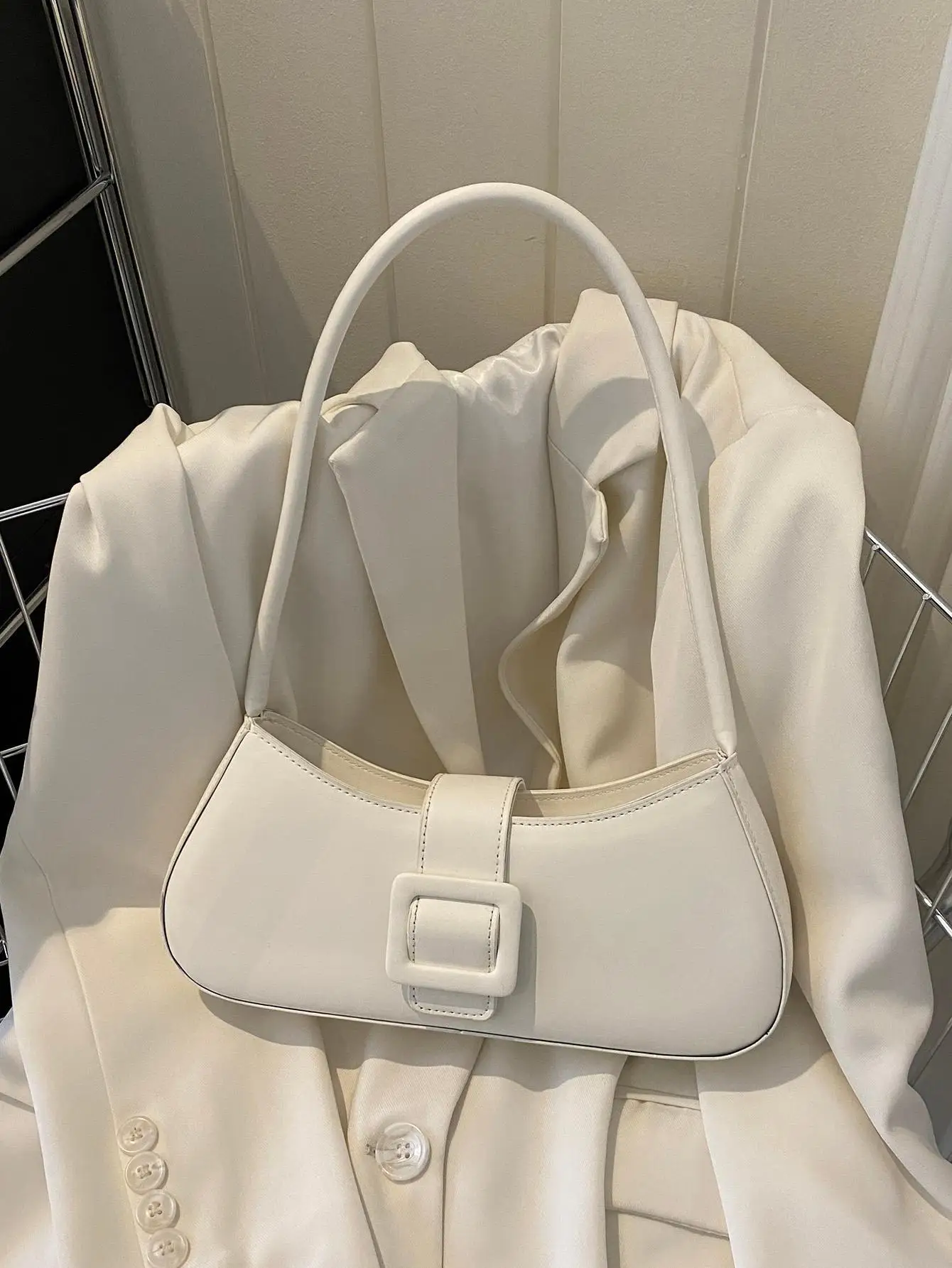 

Fashionable Belt Buckle Handbag Summer New Shoulder Bag Simple Armpit Bag Minimalist Bag For Women, Solid Color Shoulder Bag, Fashion Buckle Decor Underarm Purse