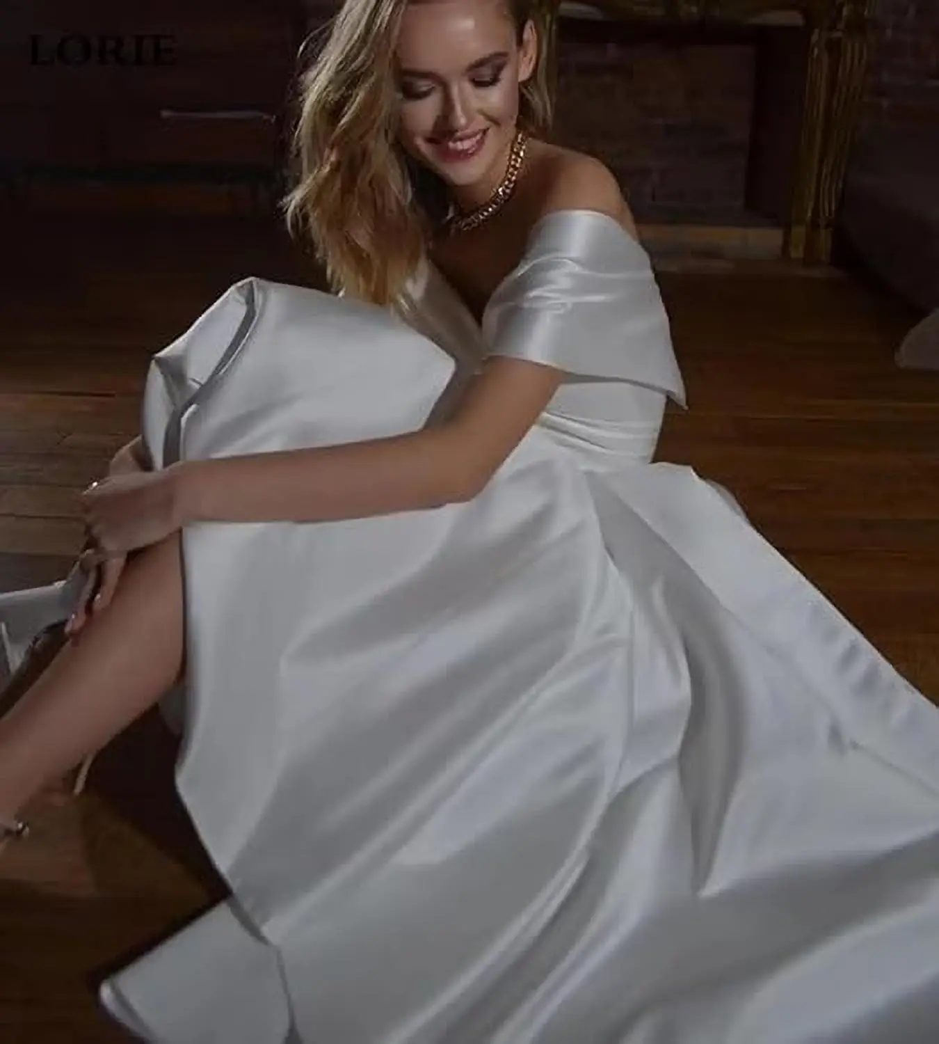 Abiti da sposa da donna con spalle scoperte per la sposa Lunghezza tè Abito da sposa in raso A Line Abito bianco Abito da matrimonio