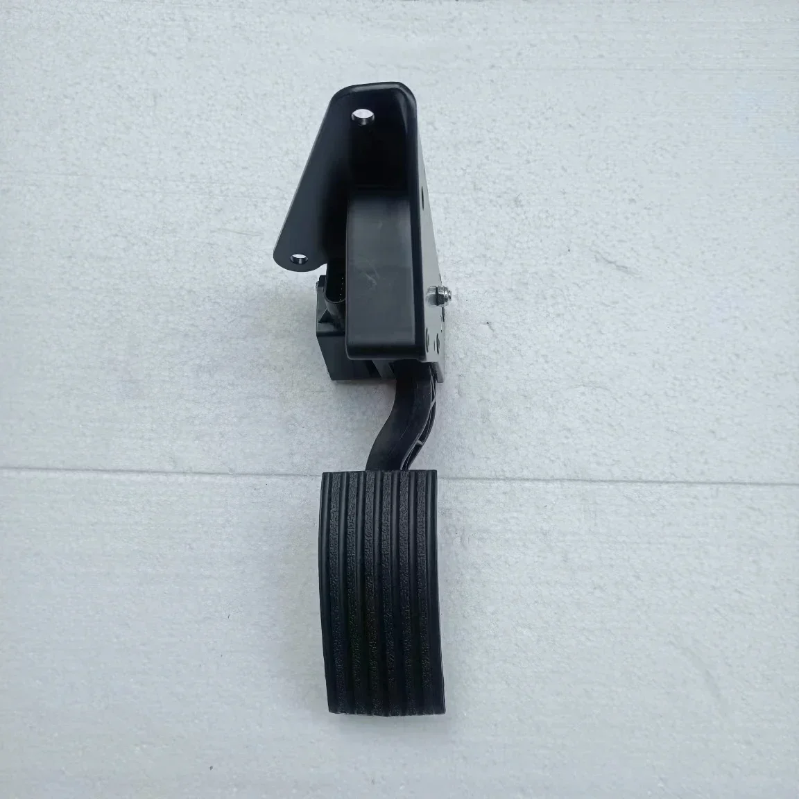 Applicable to Sany Mixer Truck Accelerator Pedal Old C6c8 Concrete Cement Tanker Accelerator Pedal factory price