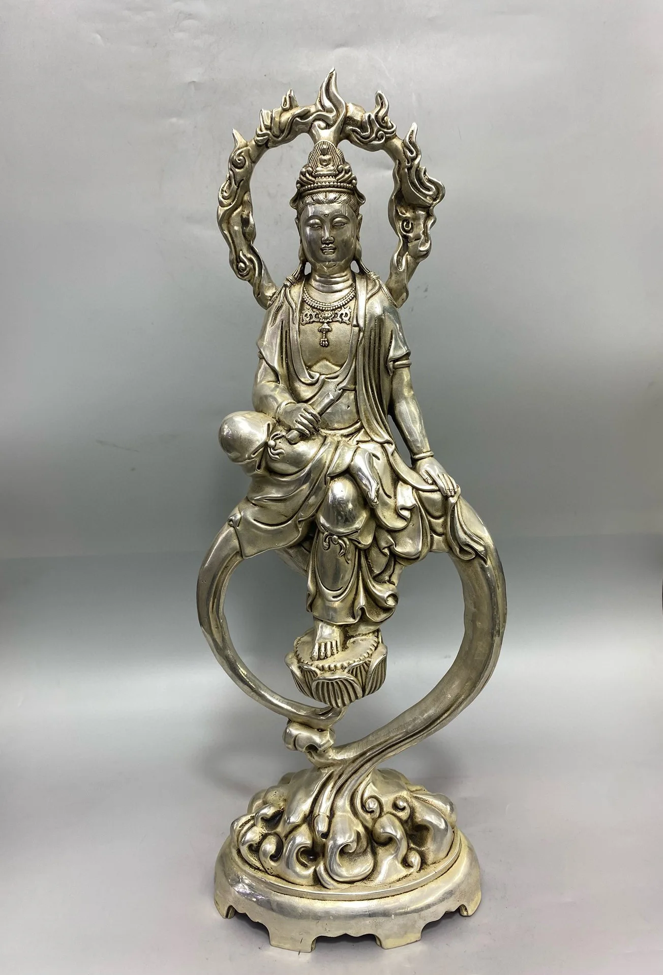 Old Bronze Gilded Silver Old scriptures Moon Buddha Platform Guanyin Bodhisattva Buddha Worship Hall Town house