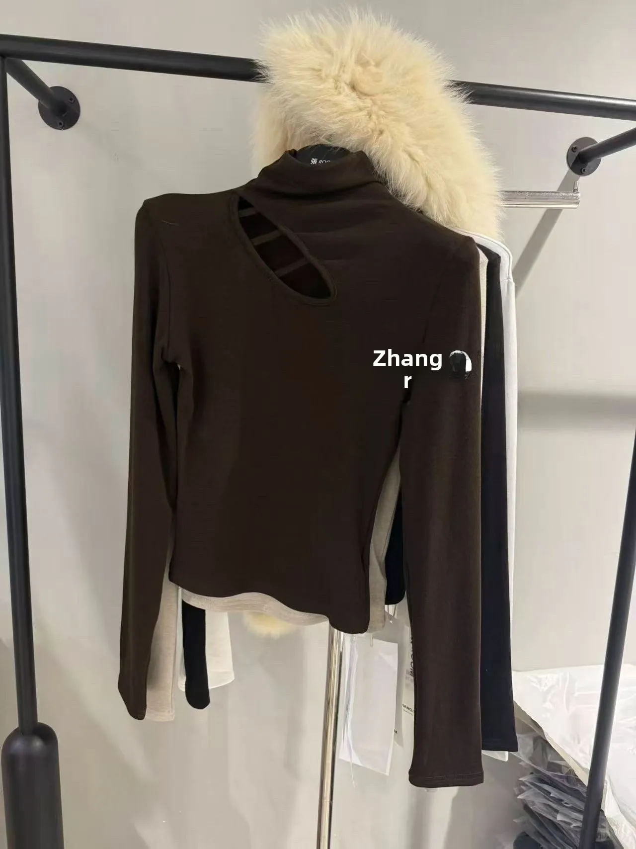 Winter 2025 Women's Slim Fit Long Sve T-irt Korean Sle Design Hollow out Fce Lined Padded oulder ort Length Ver...