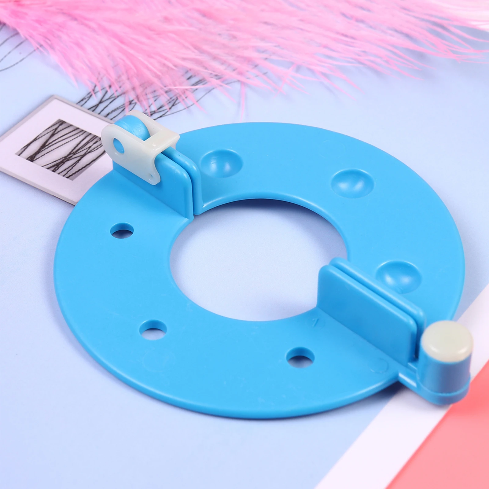 

8pcs Pompom Makers 4 Sizes ABS POM Resin DIY Fluff Ball Yarn Craft Tools for Kids Adults Knitting Accessories