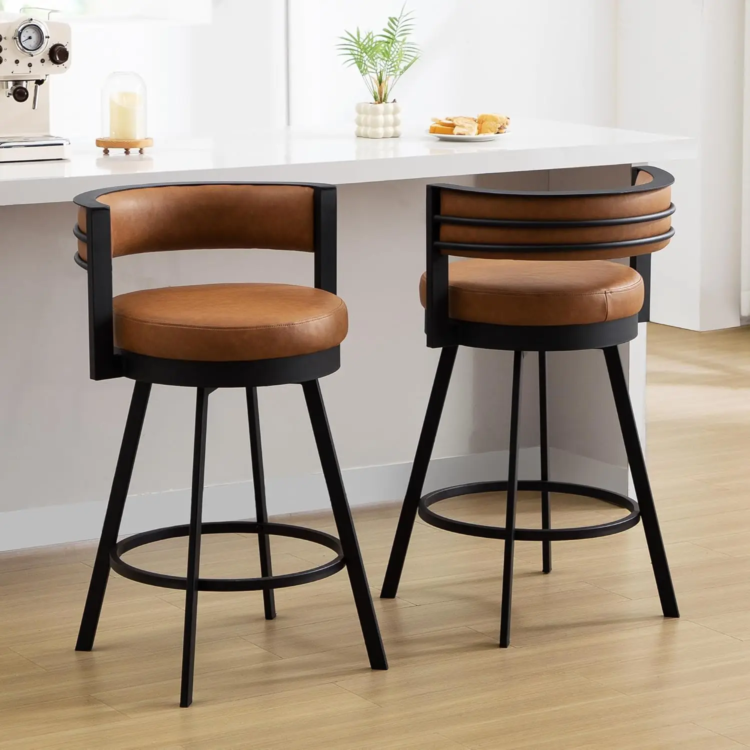 

Набор вращающихся барных стульев, 2 шт., табуреты из искусственной кожи 26,6 дюйма с подлокотниками, современные барные стулья с мягкой обивкой и спинкой
