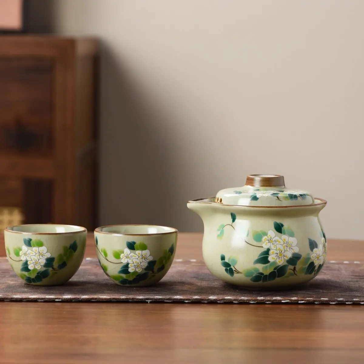 Portable Ru Kiln Camellia Ingot Handheld Teapot Gongfu Tea Set Light Green 1 Pot 2 Cups Vintage Ceramic Tea Ware Personal Use