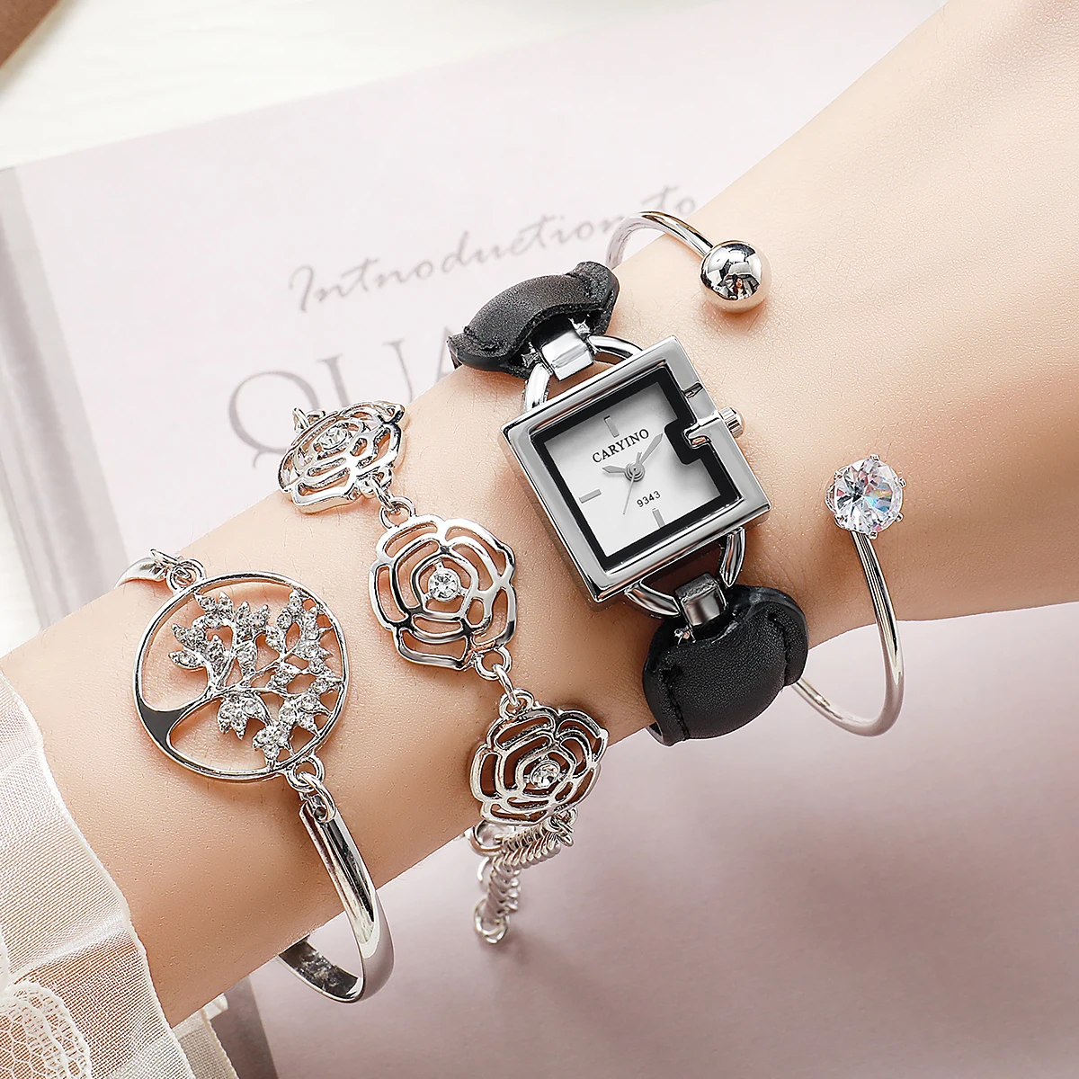 

Элегантный набор: серебряные квадратные часы и браслет для женщин | Черный кожаный ремешок | Цветочные и деревянные украшения | Подарочный набор