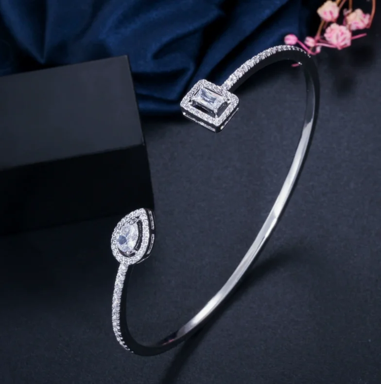 2ct Emerald Cut Moissanite Bangles Elegant Women Diamond s925 Silver Dainty Bracelet Pulseiras es Plata Fine Jewelry Party Gift