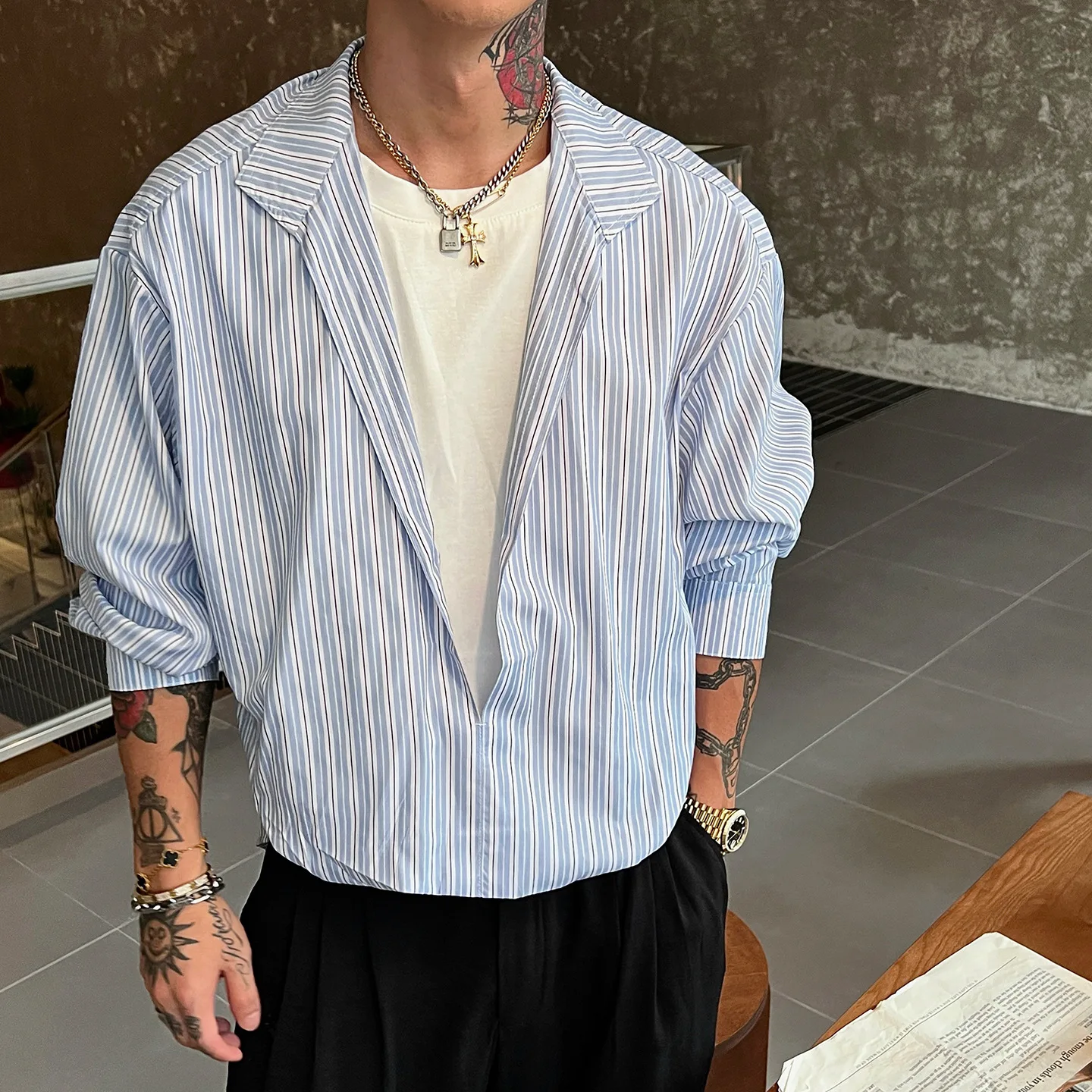 

Striped Fake Two-piece V-neck Long-sleeved Shirt Men's New Loose Casual Shirt Jacket