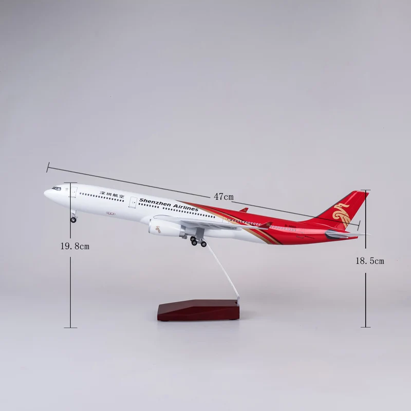 

Модель самолета A330 авиакомпании Shenzhen Airlines, модель пассажирского летательного аппарата из смолы, украшение для коллекции с колесами и фонарями, 47 см, 1:135