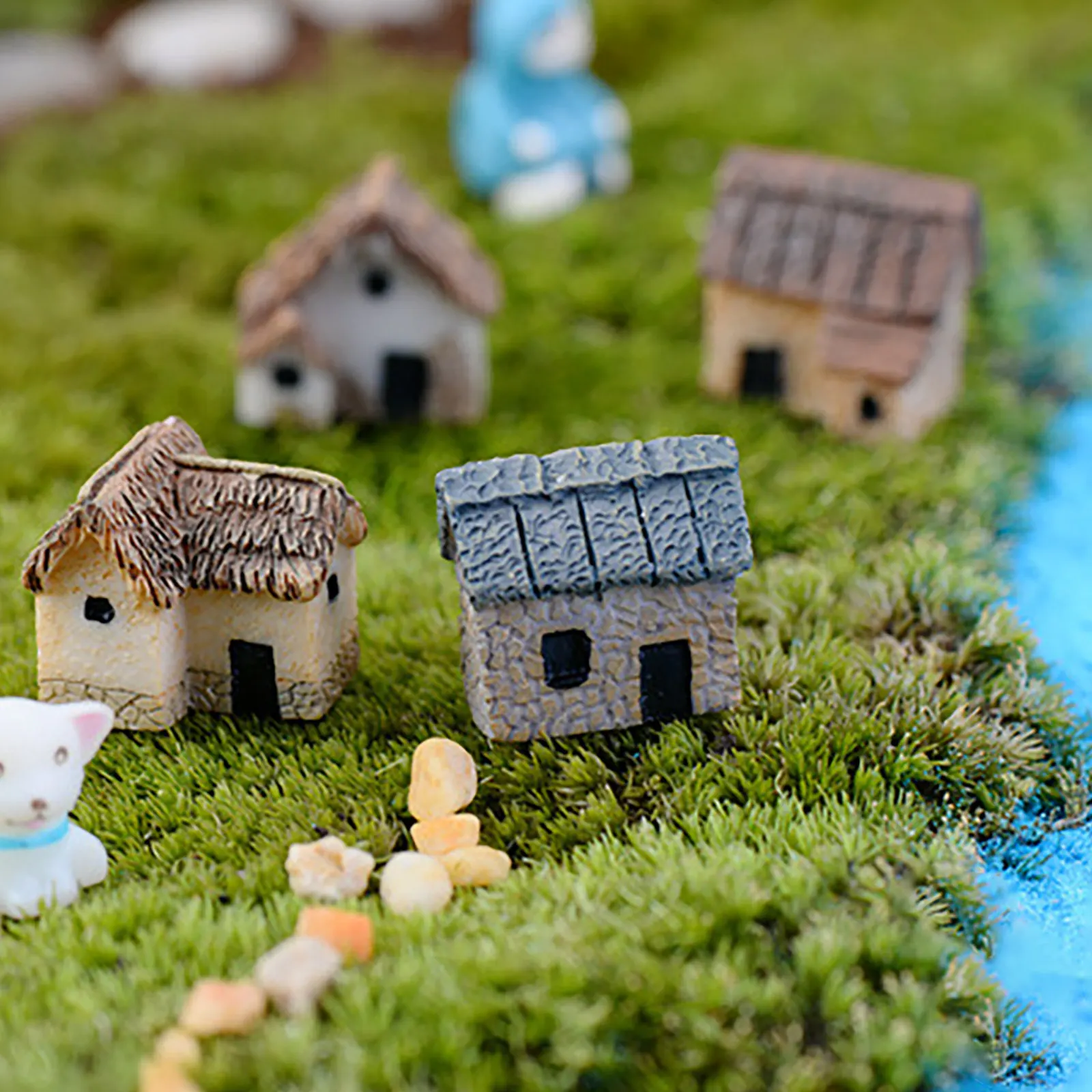 4Pcs Miniature Village Houses Resin Crafted Micro Garden Decor for DIY Fairy World Bonsai Terrarium Desktop Outdoor Patio Setup