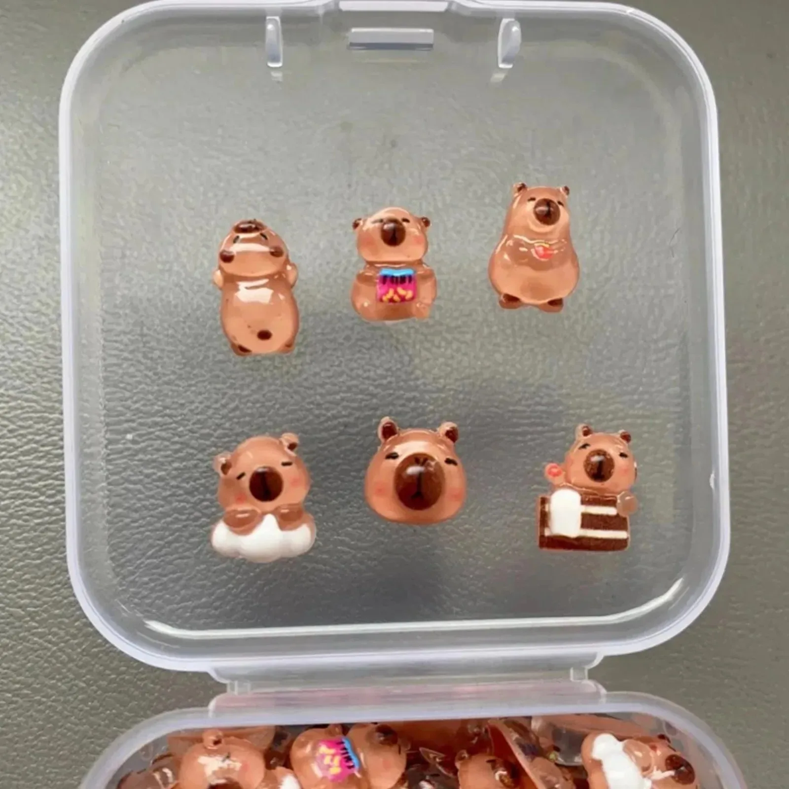 100 Stück Winzige Capybara Mini-Figuren Mini-Tierstatuen DIY Mikro-Landschaft Feengarten Desktop Heim-Deko Ornamente – Detail 6