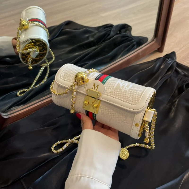 

Elegant Women's Messenger Bag Made Of Fine Leather Boasting High-End Trendy Vintage Spacious Daily Look​