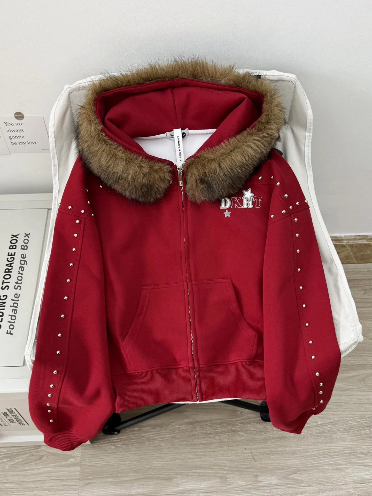 

Американский уличный стиль: женская свободная толстовка с капюшоном, красное пальто с меховым воротником, осенне-зимний модный брендовый кардиган для женщин