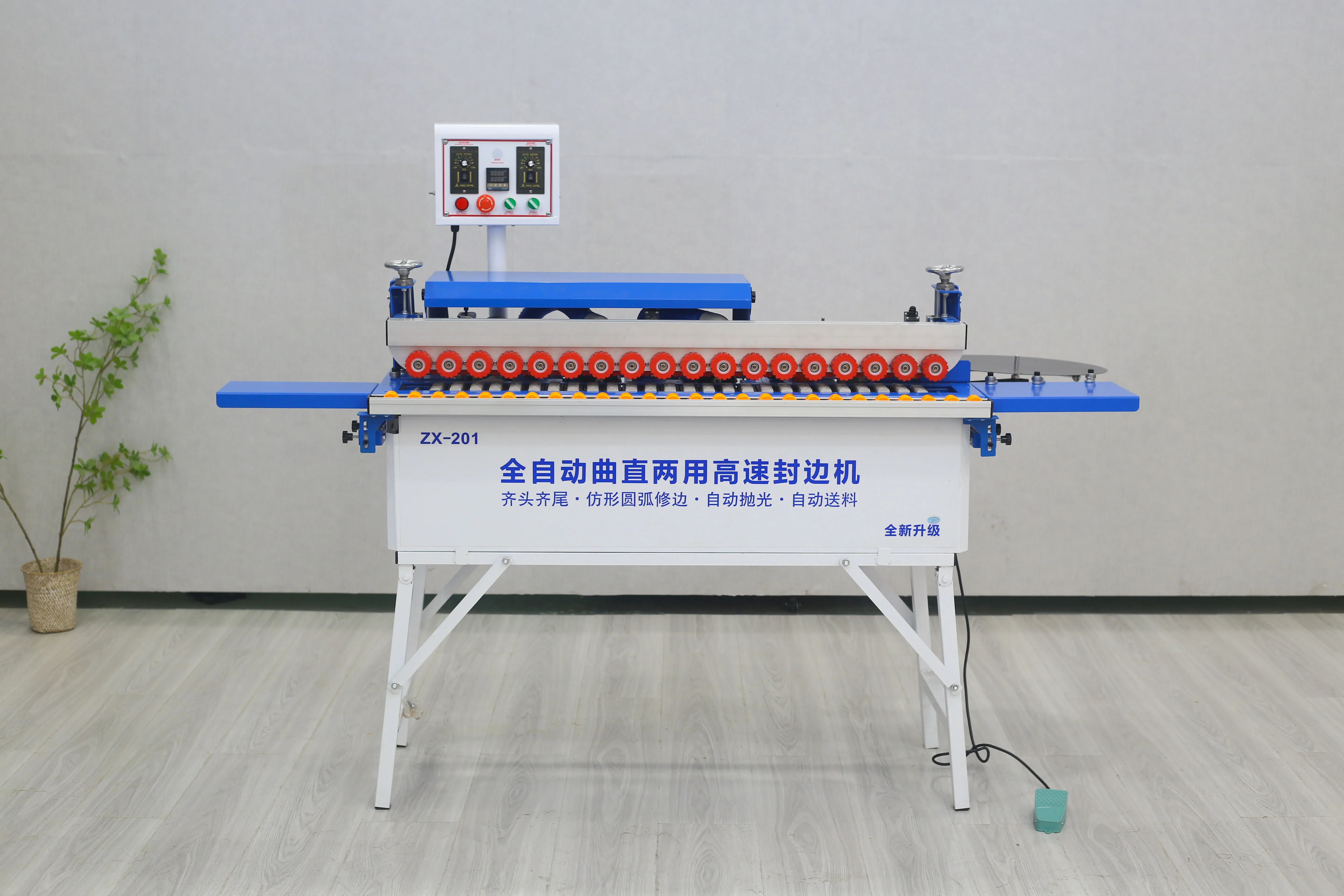 Aplicadora automática de borda para móveis lineares