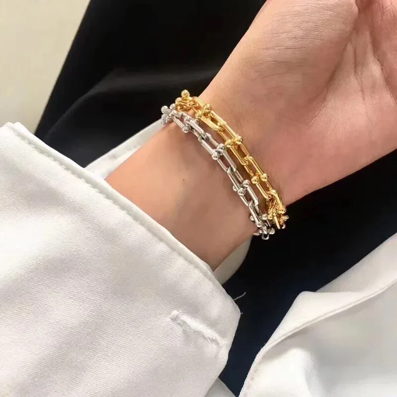 

2025 High-quality Fashionable High-end 925 Sterling Silver Gold-plated Couple Bracelet. Wedding Bracelet. Holiday Gifts.
