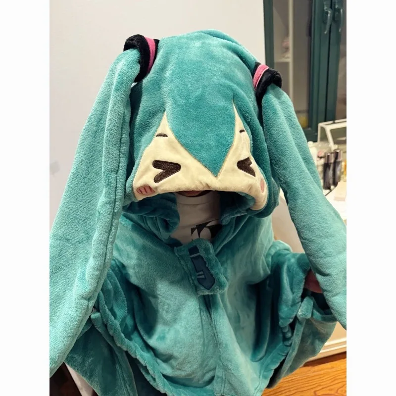 Hatsune Miku anime peripheral two-dimensional air-conditioning blanket creative cartoon cute plush hooded cloak holiday gift