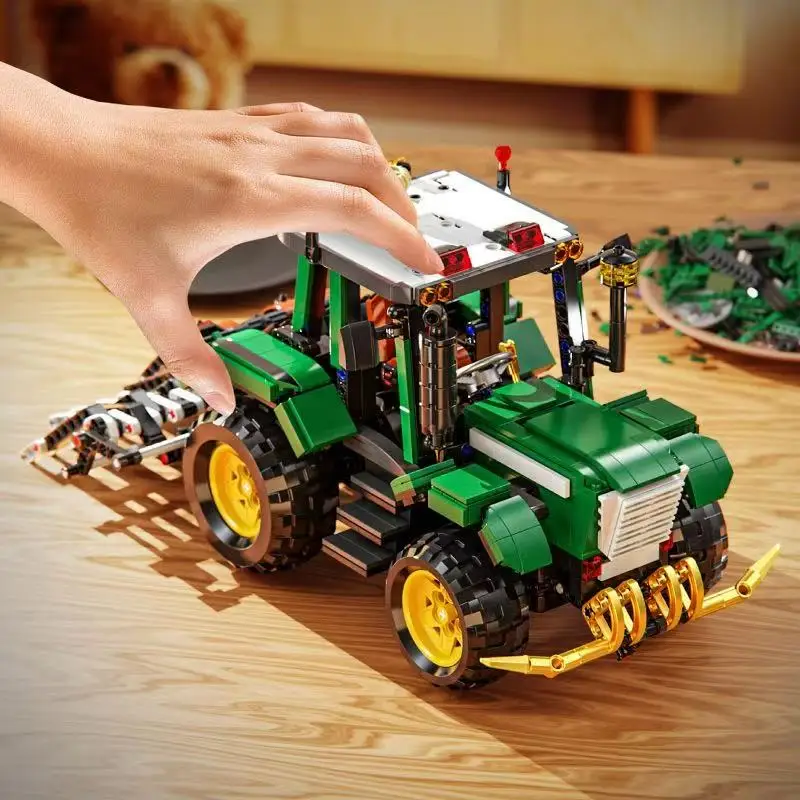 

Совместимая с конструкторами Lego игрушка-модель сельскохозяйственной техники: трактор-семясецопосевная машина, это развивающий подарок для мальчиков.