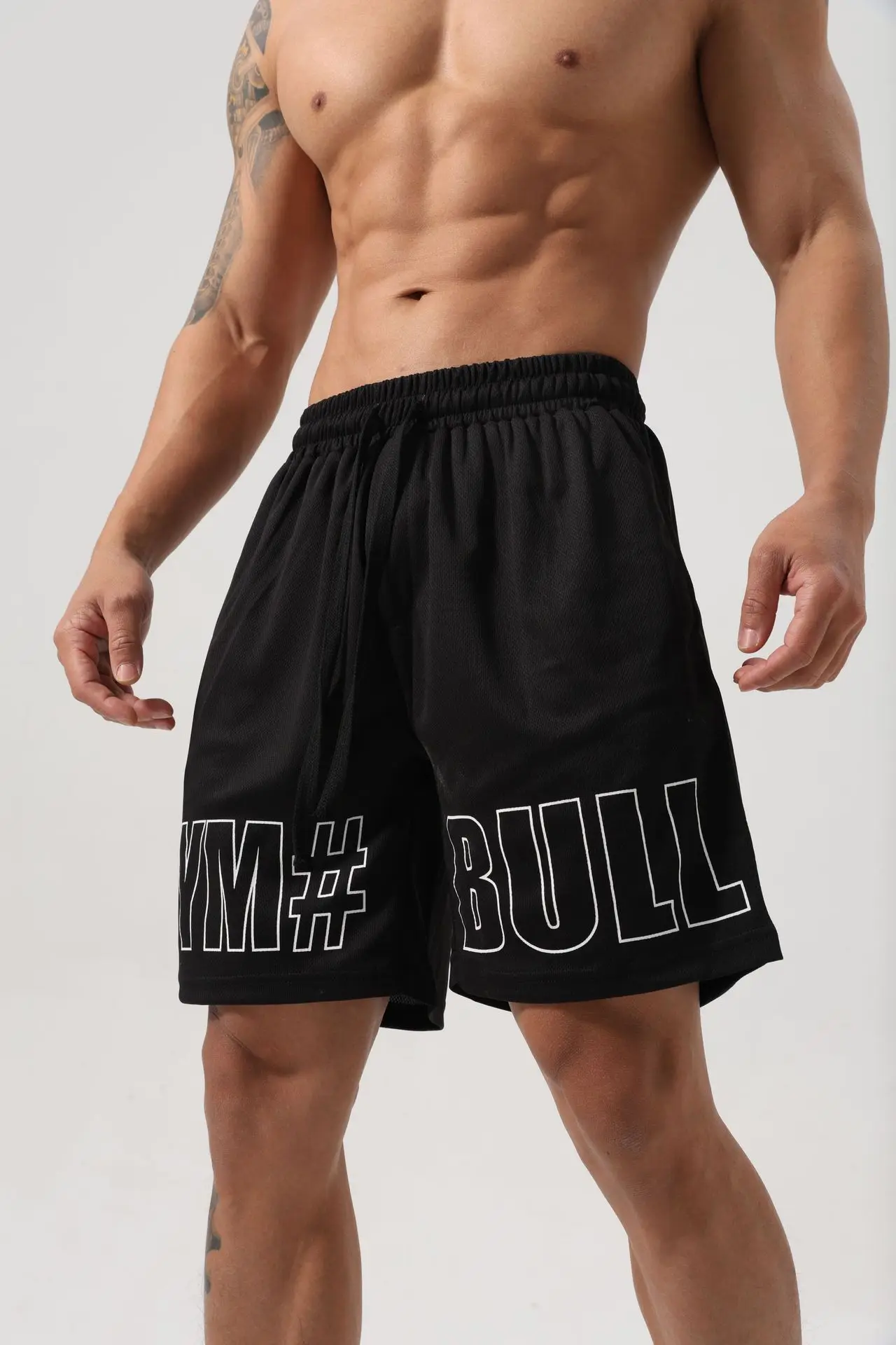 شورت رياضي للرجال فضفاض صيفي رفيع وسريع الجفاف للتدريب والجري واللياقة البدنية المسامية وأربعة أو خمسة بوصات