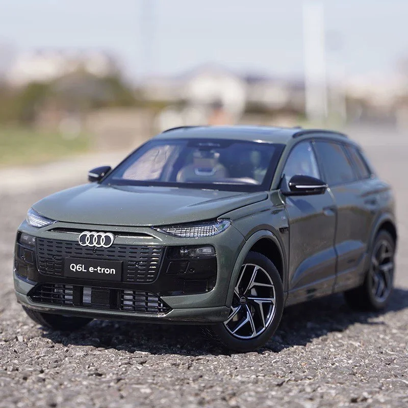 

1:18 Q6 Q6L e-tron 2026 SUV Alloy Sports Car Model Diecast Metal Off-road Vehicle Car Model High Simulation Collection Kids Gift
