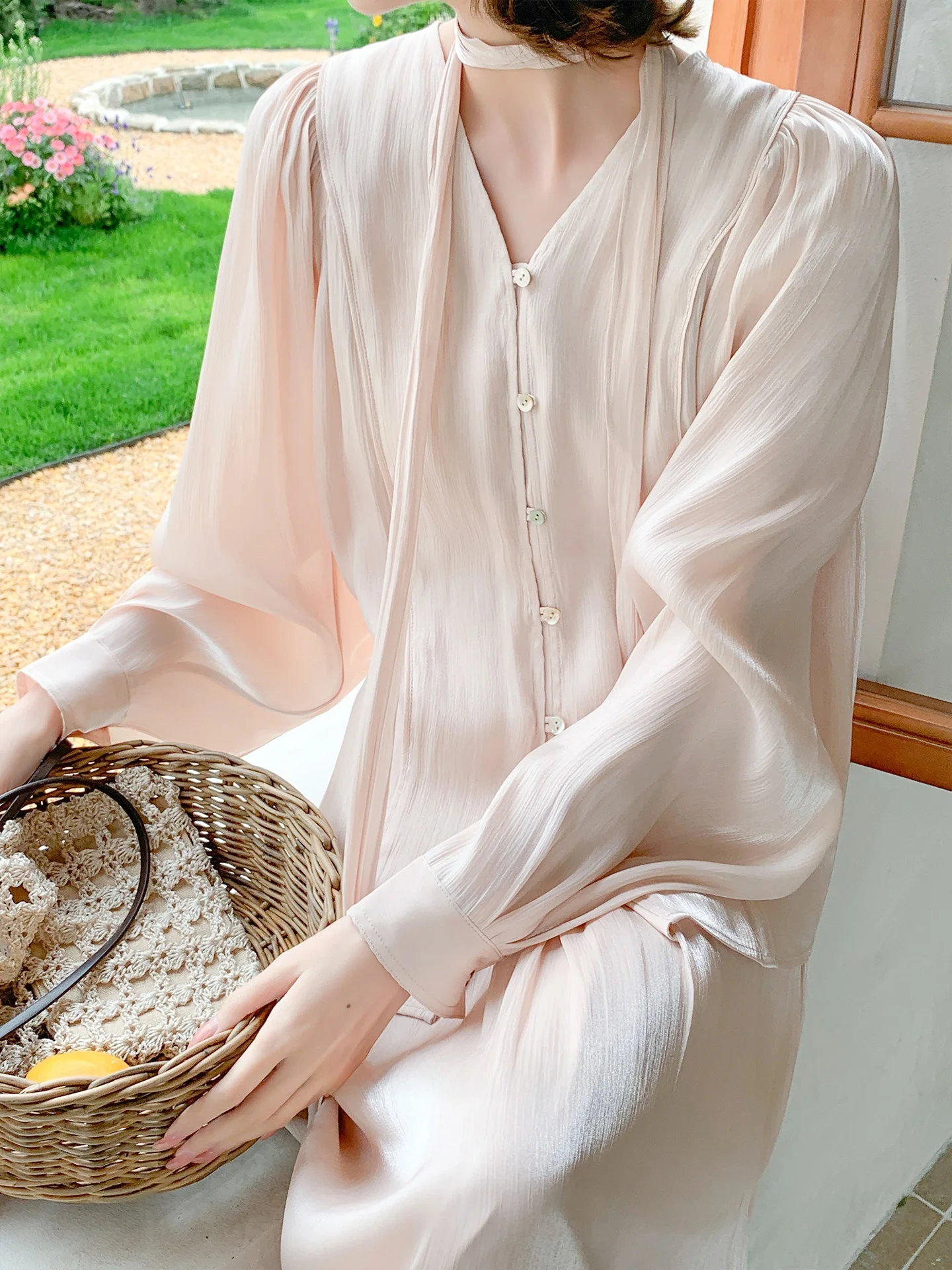 

Elegant Spring Two-Piece Set Women's Pink White Shirt Half Skirt Silk Island Beauty Fashionable Ladies' Outfit Long Sleeve