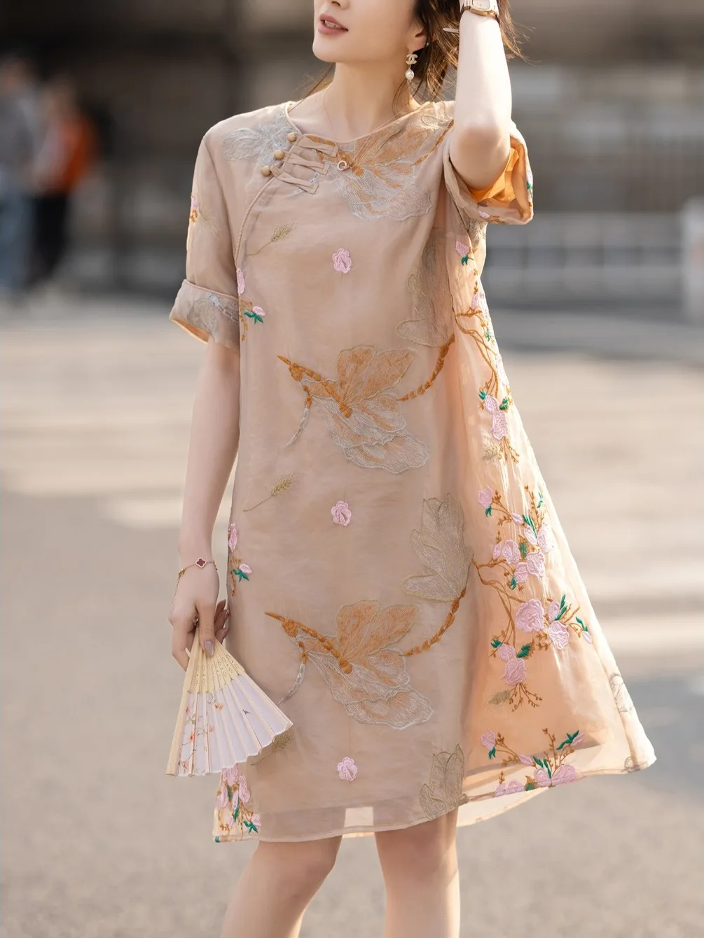 New Chinese Sle Embroidered Heavy Faion ort Sve Midi Dr Ladies Summer 2025 Straight Cut Thin Material Floral Pattern