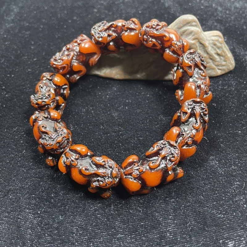 New vintage amber carved three-dimensional Pixiu bracelet for men and women