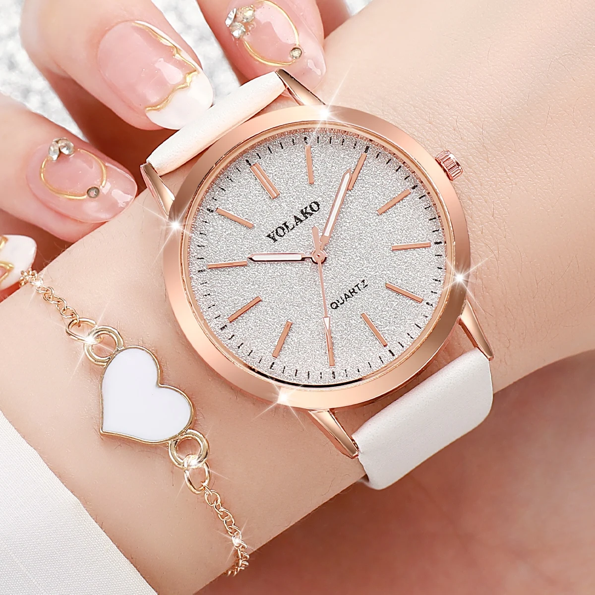 2PCS/Set Fashion Matting Dial Women Quartz Watch Casual Leather Band Wristwatches Heart Bracelet Set（Without Box）